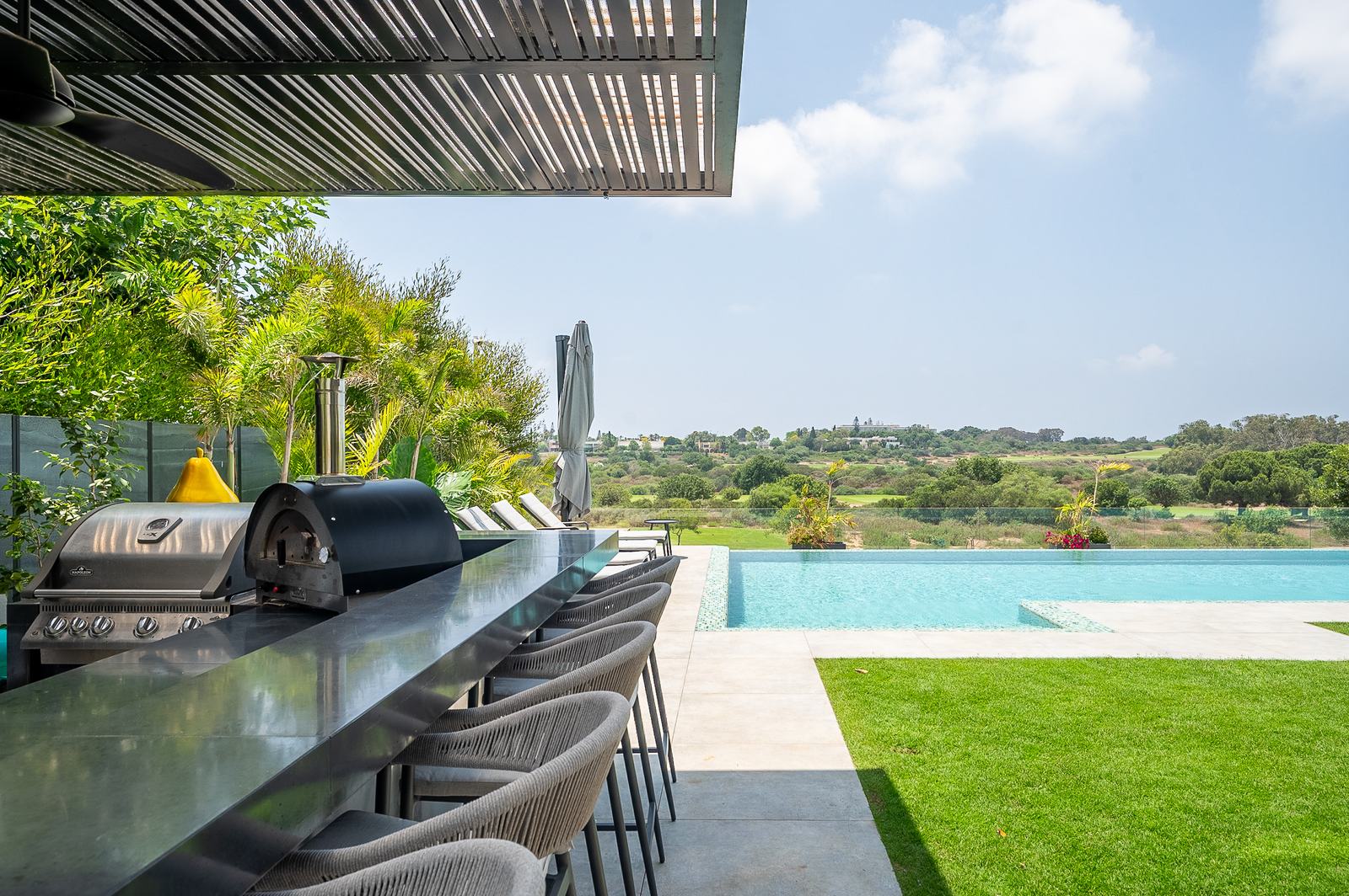 Garden pool house, photographed by Re-Capture