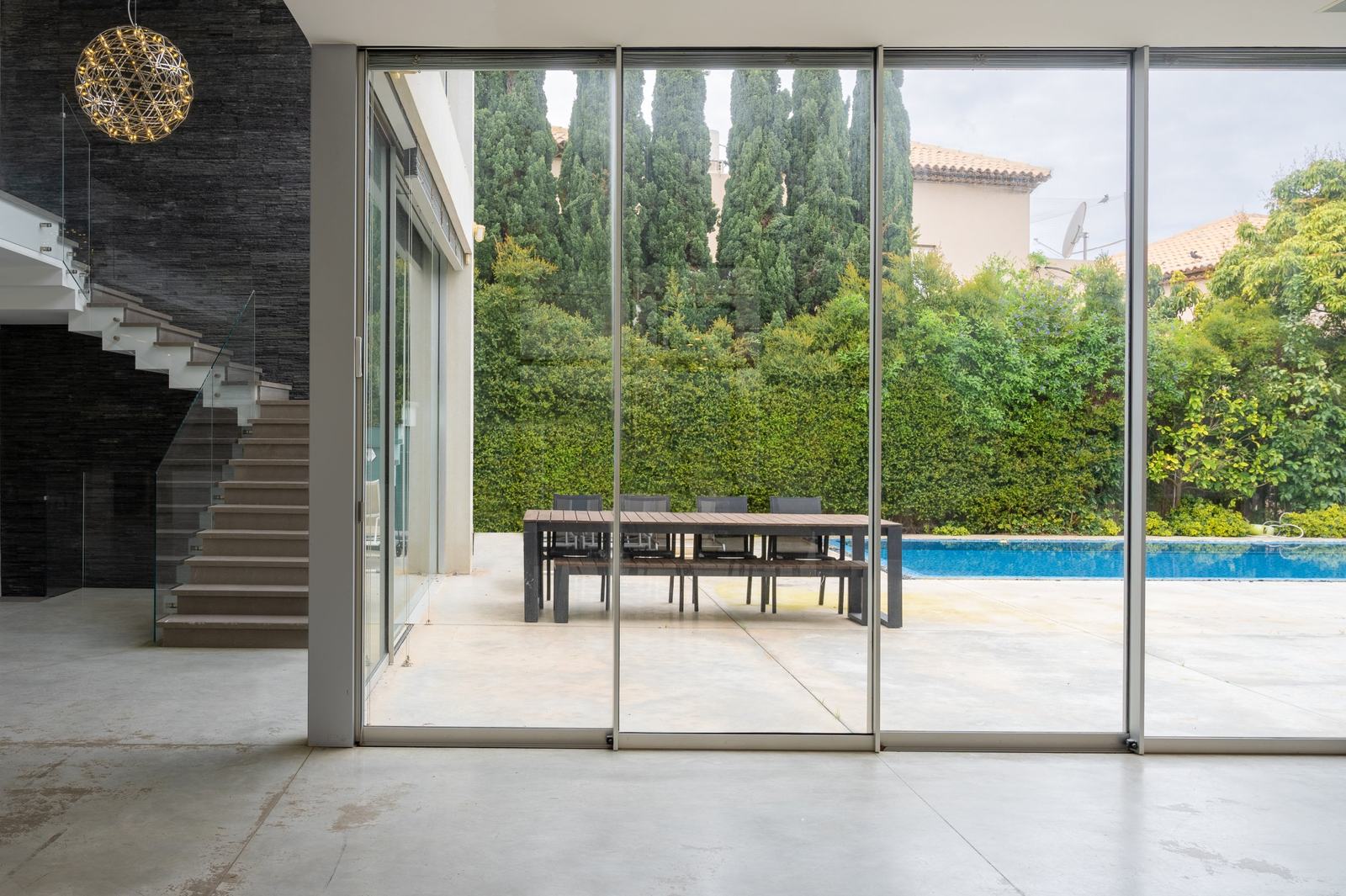 Glass pavilion house, photographed by Re-Capture