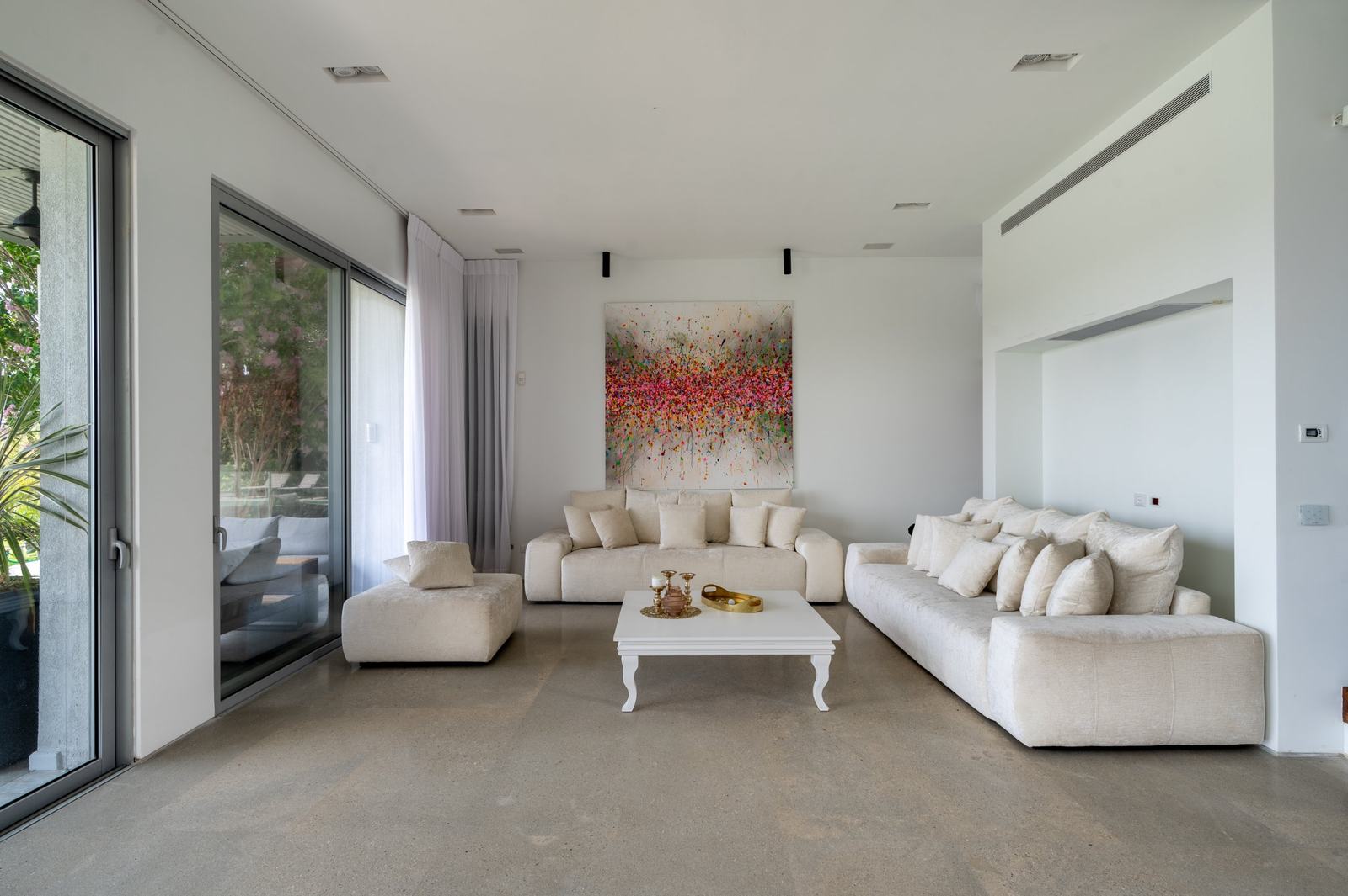 Garden pool house, photographed by Re-Capture