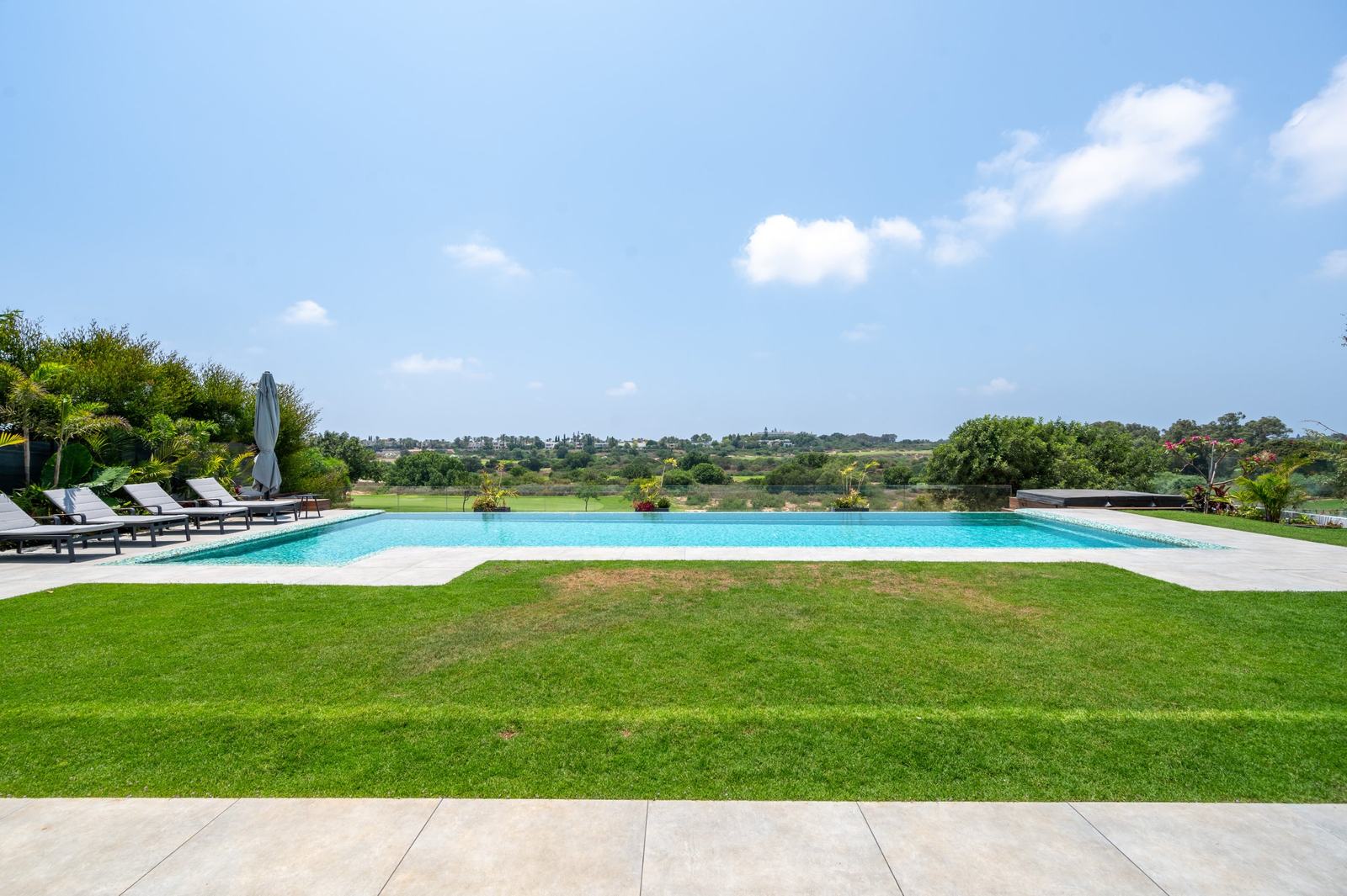 Garden pool house, photographed by Re-Capture