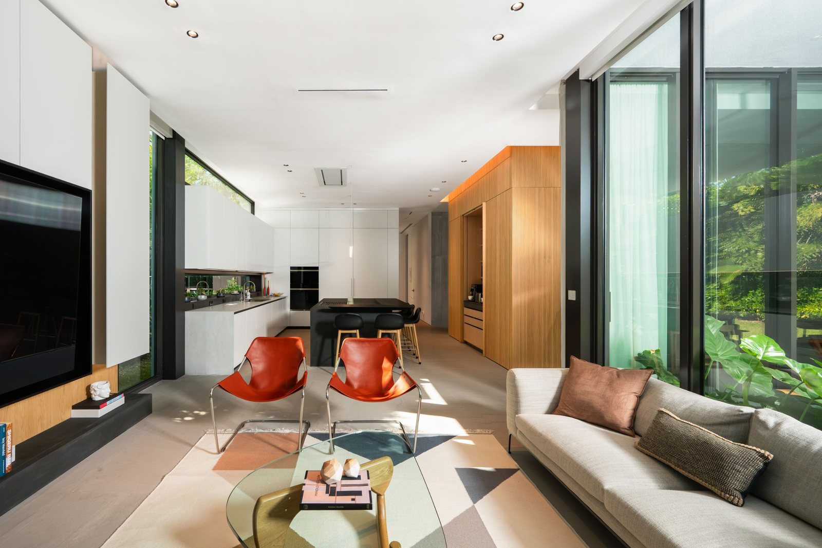 Palm grove house, photographed by Re-Capture