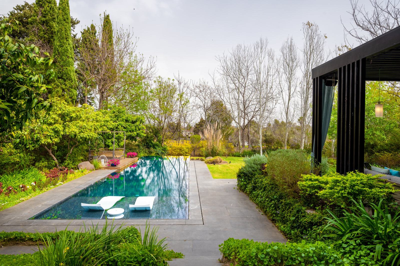 Bamboo courtyard house, photographed by Re-Capture