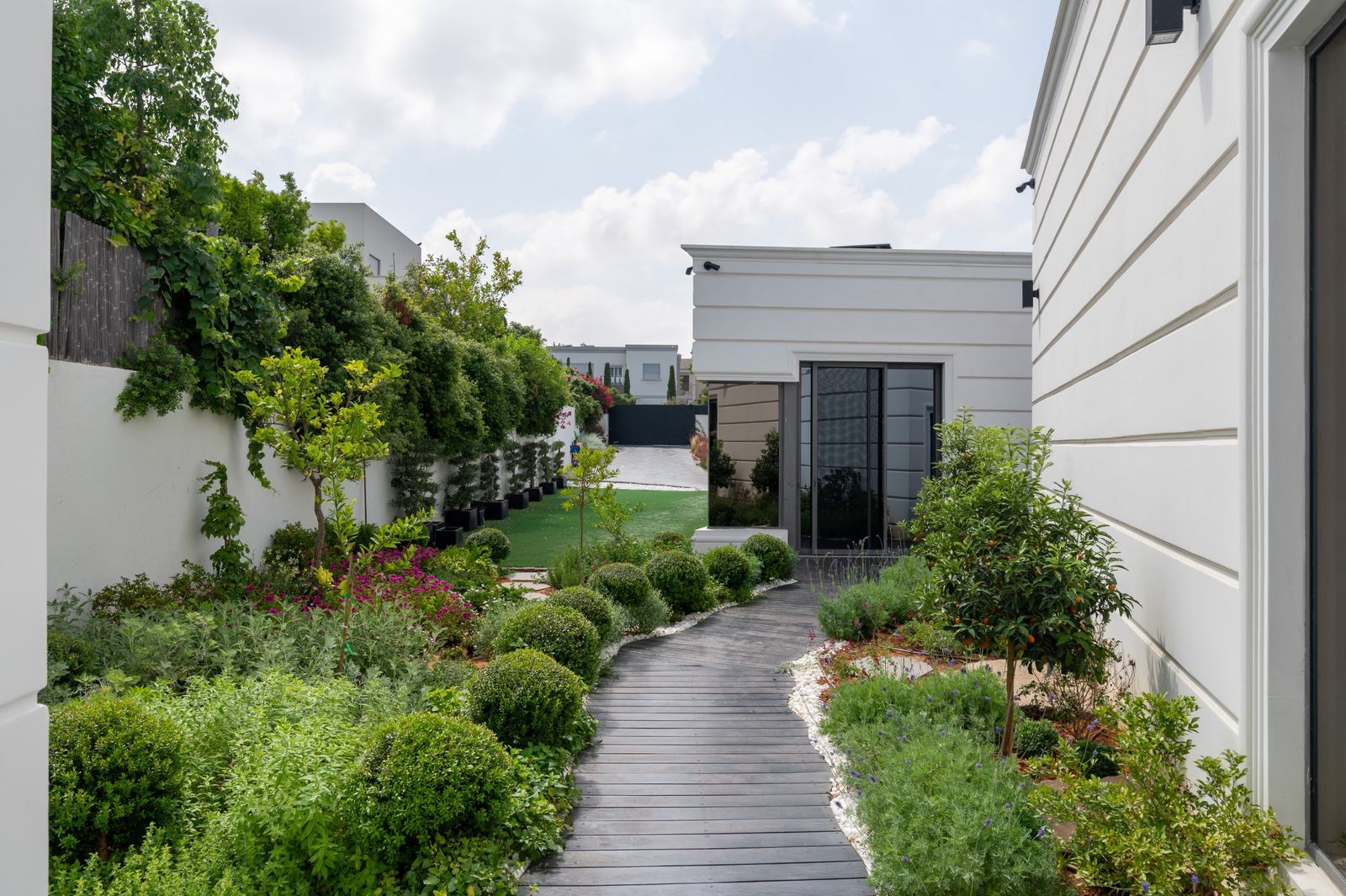 Modern pool house listing, photographed by Re-Capture